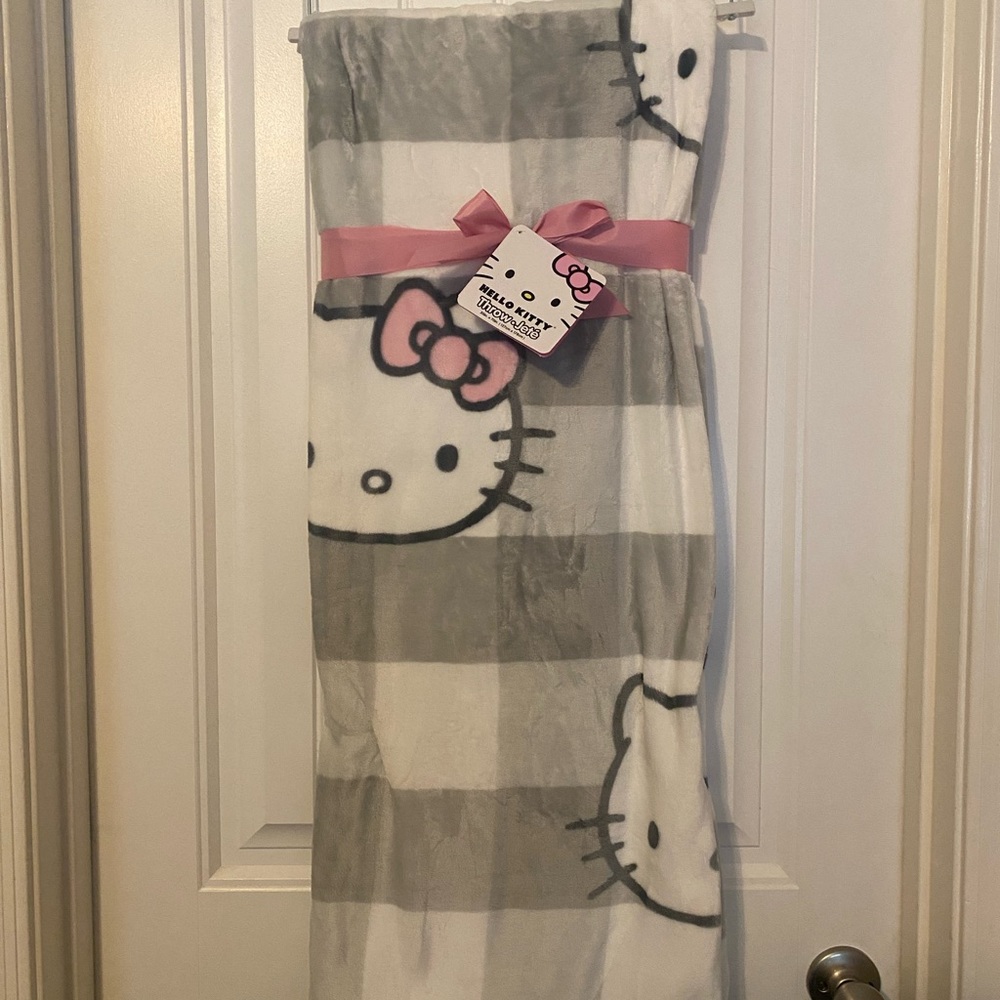 Grey plaid hello kitty throw blanket